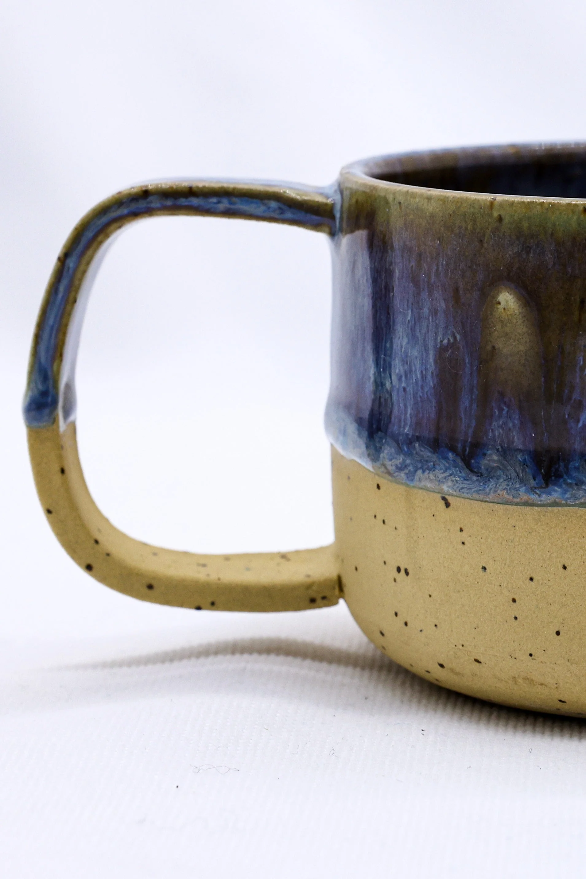 Bluvio Grande Handmade Stoneware Ceramic Mug - Image 2