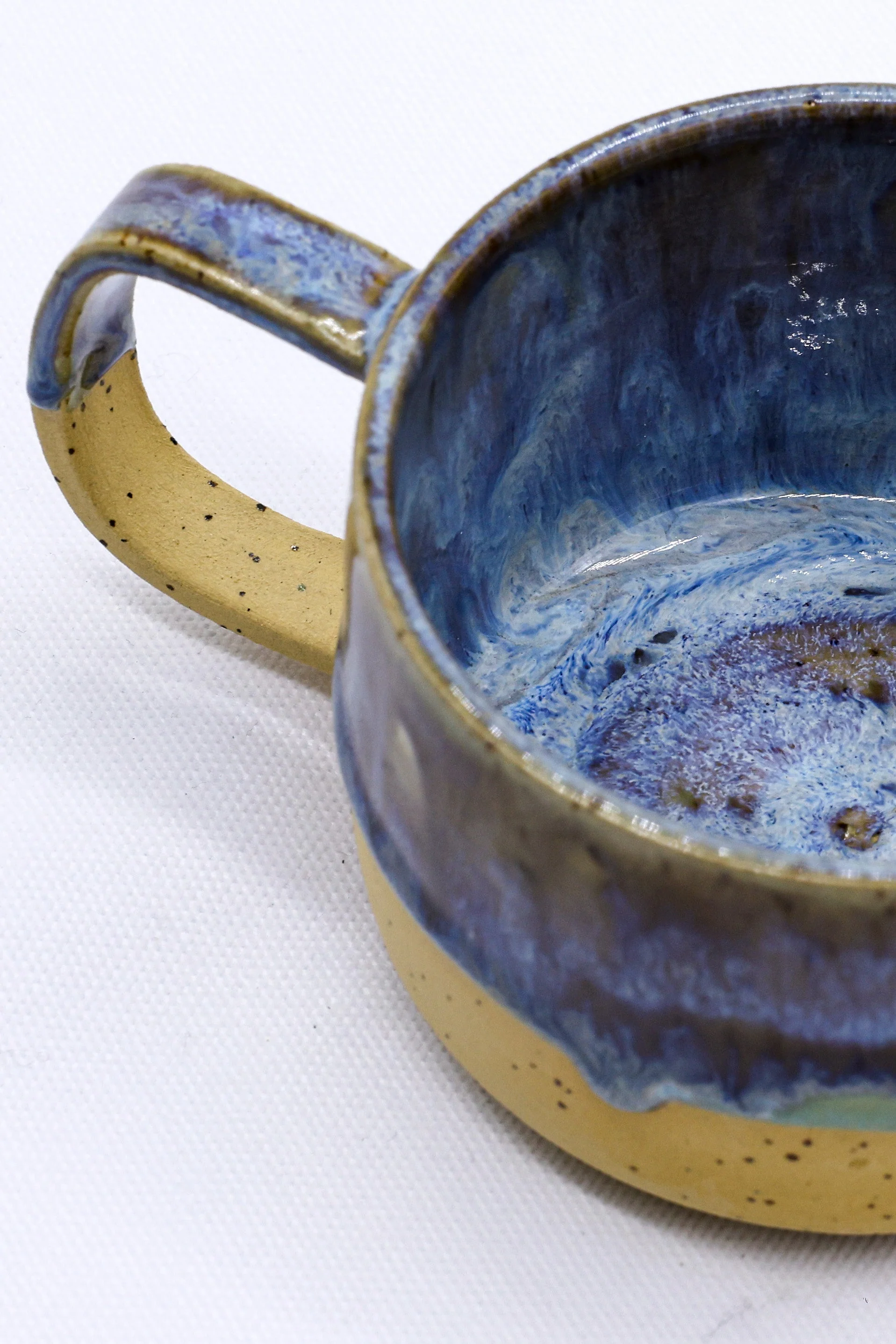 Bluvio Grande Handmade Stoneware Ceramic Mug - Image 3