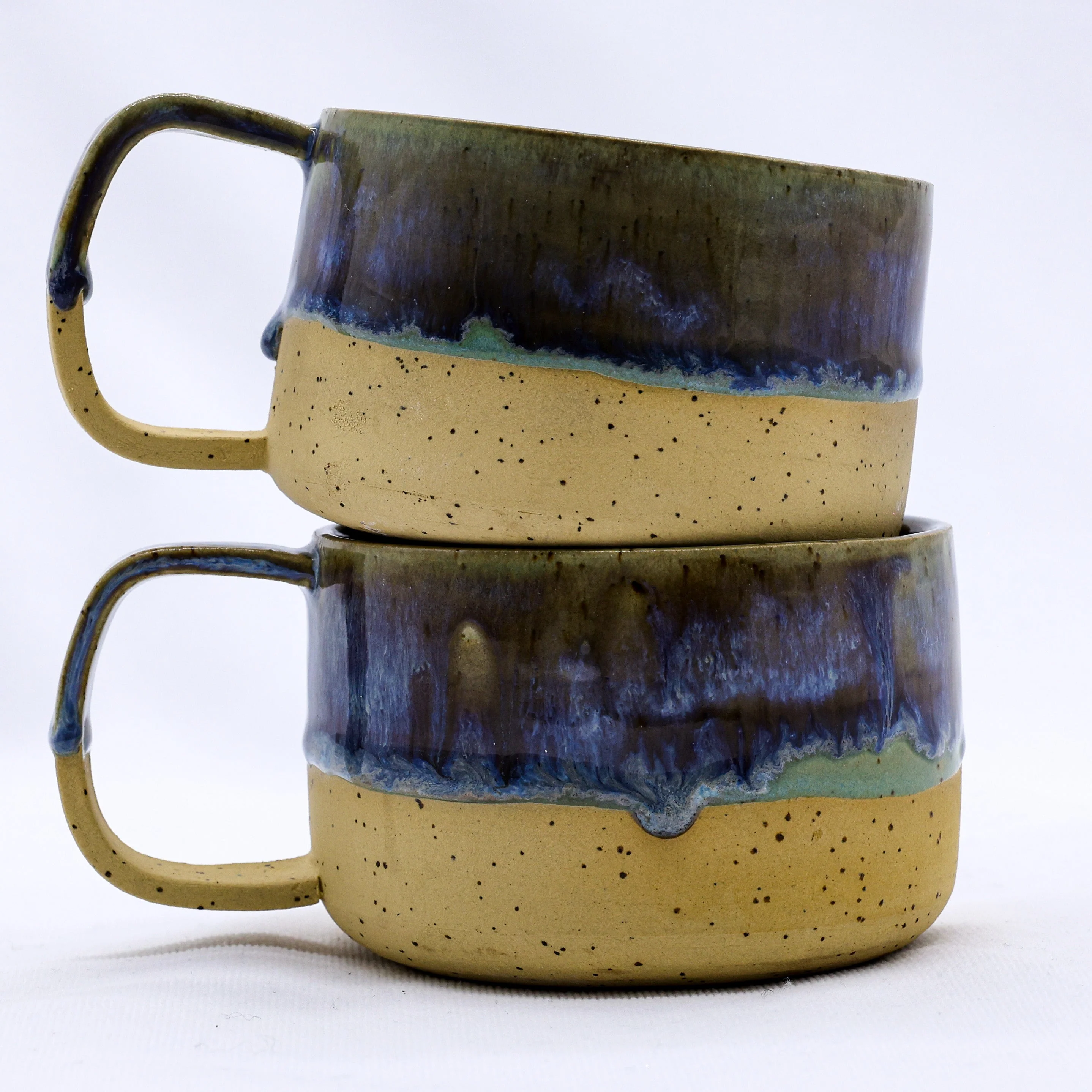 Bluvio Grande Handmade Stoneware Ceramic Mug - Image 4
