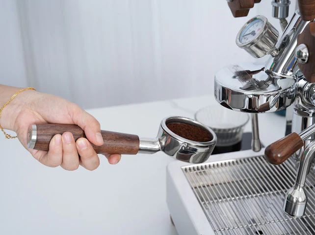 KNODOS Bottomless Portafilter | Rosewood / Walnut / Maple - Image 10